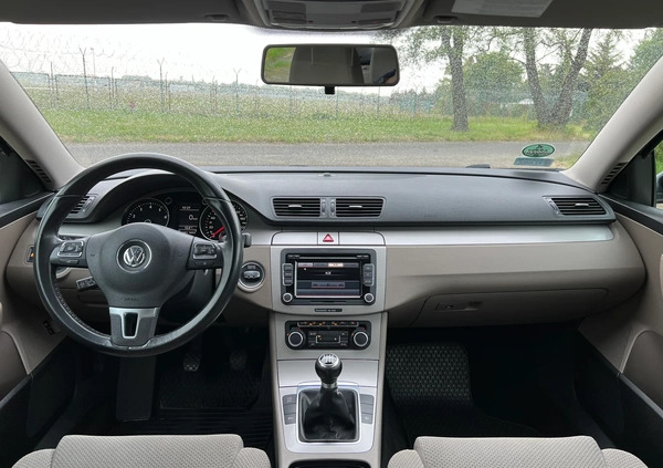 Volkswagen Passat cena 23900 przebieg: 225882, rok produkcji 2010 z Poznań małe 466